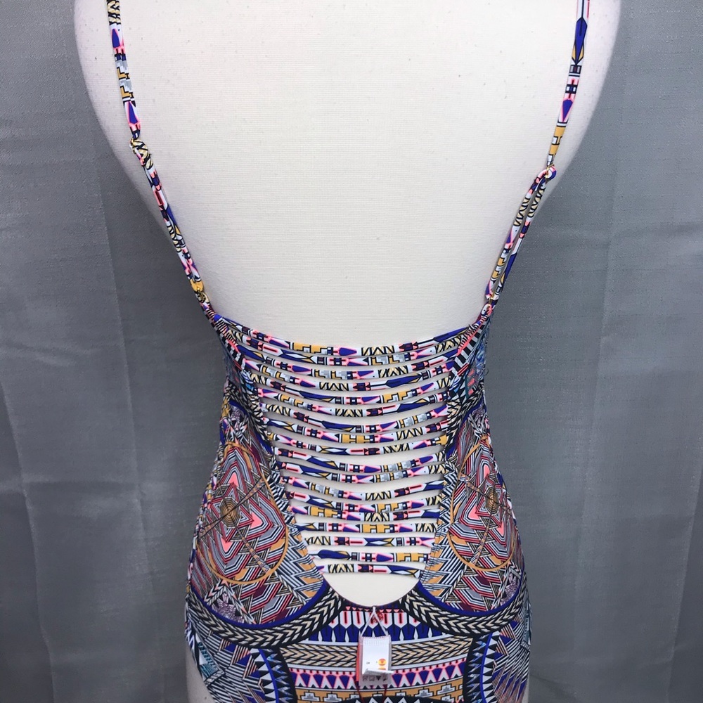 Red Carter Cutout Peek-a-boo Swimsuit Size Small - Picture 8 of 9